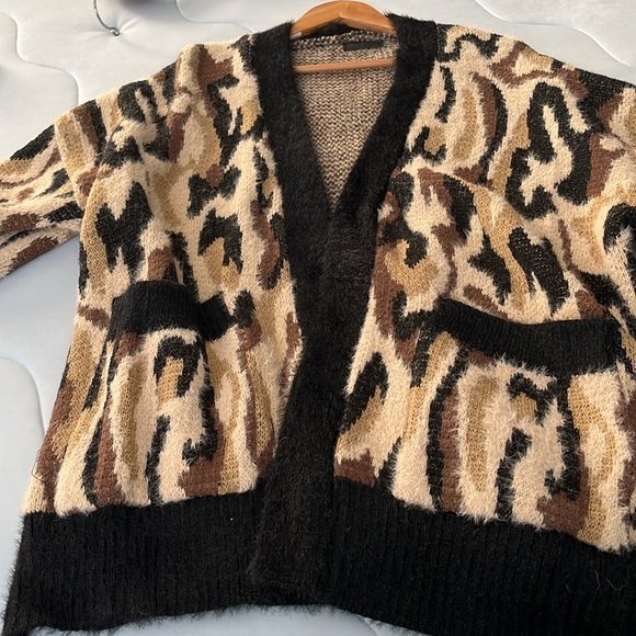 Animal print cardigan by Janice Apparel - Picture 5 of 6